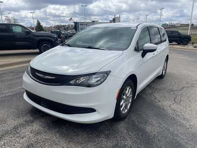 2022 Chrysler Voyager, $22499. Photo 3
