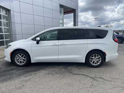 2022 Chrysler Voyager, $22499. Photo 4