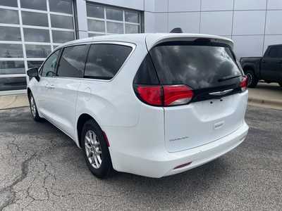2022 Chrysler Voyager, $22499. Photo 5