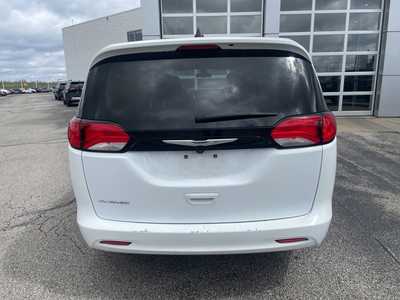 2022 Chrysler Voyager, $22499. Photo 6