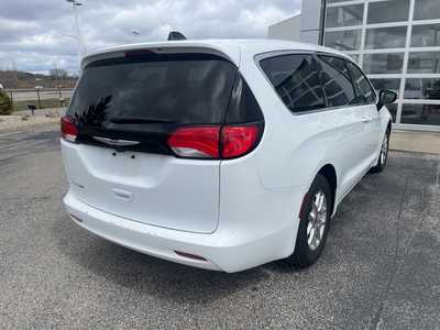 2022 Chrysler Voyager, $22499. Photo 7