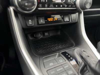 2019 Toyota RAV4, $25498. Photo 11