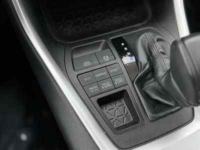 2019 Toyota RAV4, $25498. Photo 12