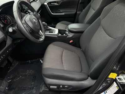 2019 Toyota RAV4, $25498. Photo 5