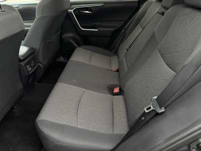 2019 Toyota RAV4, $25498. Photo 7