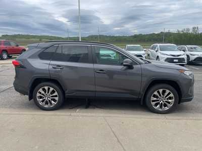 2021 Toyota RAV4, $33998. Photo 8