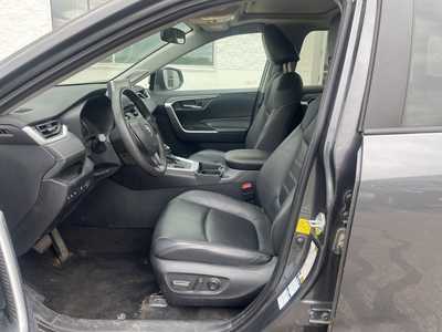 2021 Toyota RAV4, $33998. Photo 9
