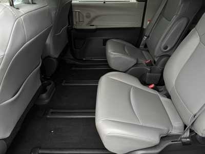 2021 Toyota Sienna, $27499. Photo 5