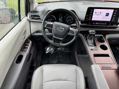 2021 Toyota Sienna, $27499. Photo 8
