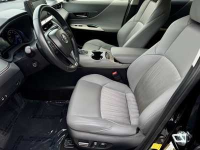 2021 Toyota Venza, $32999. Photo 4