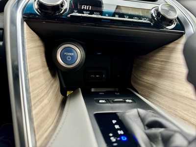 2021 Toyota Venza, $32999. Photo 9