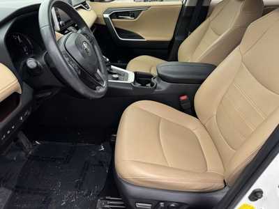 2019 Toyota RAV4, $25497. Photo 5