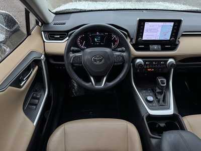 2019 Toyota RAV4, $25497. Photo 8