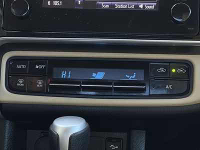 2017 Toyota Corolla, $17797. Photo 8