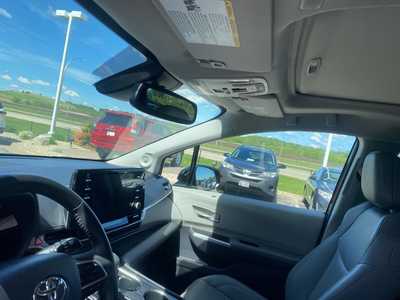 2022 Toyota Sienna, $48999. Photo 10