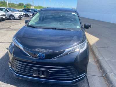 2022 Toyota Sienna, $49500. Photo 2