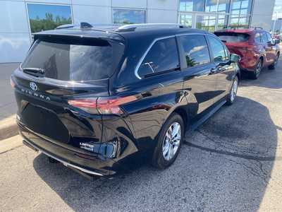 2022 Toyota Sienna, $48999. Photo 7