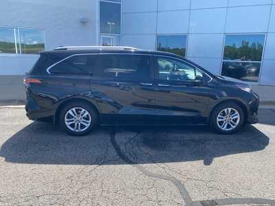 2022 Toyota Sienna, $48999. Photo 8
