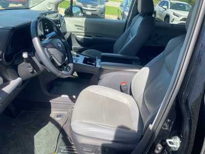 2022 Toyota Sienna, $48999. Photo 9