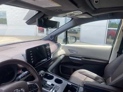 2024 Toyota Sienna, $57999. Photo 10