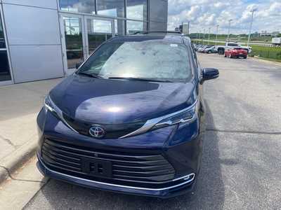 2024 Toyota Sienna, $57999. Photo 2