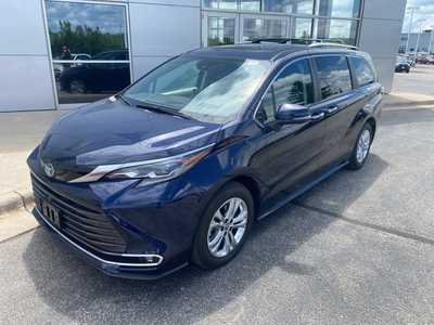 2024 Toyota Sienna, $57999. Photo 3
