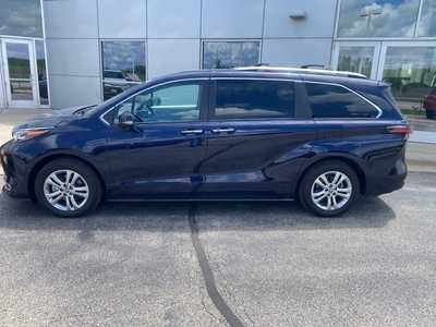 2024 Toyota Sienna, $57999. Photo 4