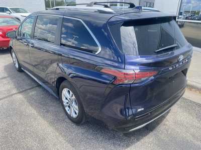 2024 Toyota Sienna, $57999. Photo 5