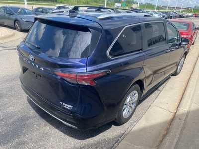 2024 Toyota Sienna, $57999. Photo 7
