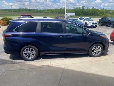 2024 Toyota Sienna, $57999. Photo 8