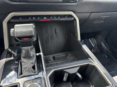 2022 Toyota Tundra Crew Cab, $41999. Photo 10