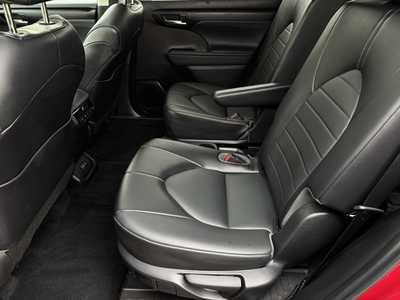 2022 Toyota Highlander, $41499. Photo 6