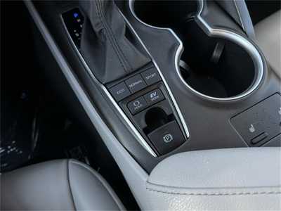 2022 Toyota Camry, $30999. Photo 11