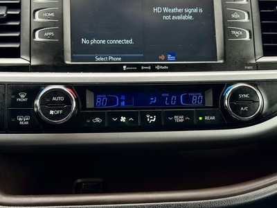2019 Toyota Highlander, $21997. Photo 10