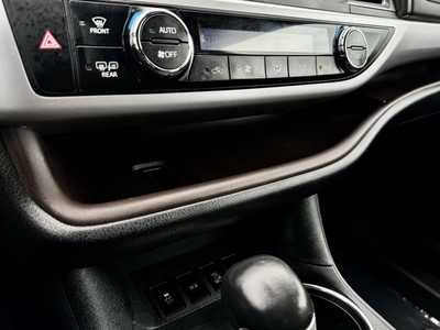 2019 Toyota Highlander, $21997. Photo 11