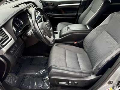 2019 Toyota Highlander, $21997. Photo 4