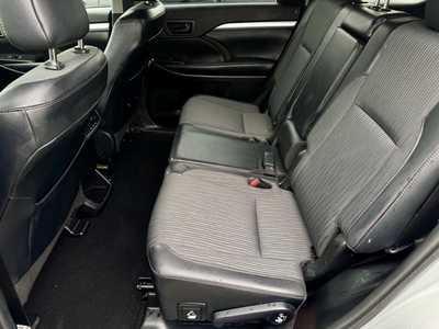 2019 Toyota Highlander, $21997. Photo 5