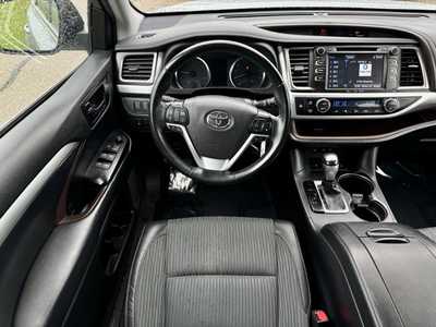 2019 Toyota Highlander, $21997. Photo 8