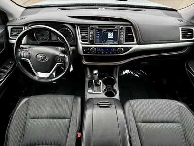 2019 Toyota Highlander, $21997. Photo 9