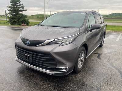 2023 Toyota Sienna, $42500. Photo 3