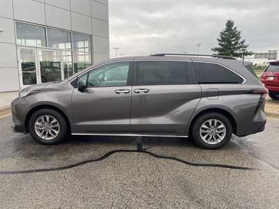2023 Toyota Sienna, $42500. Photo 4