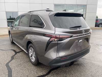 2023 Toyota Sienna, $42500. Photo 5