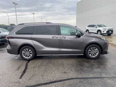 2023 Toyota Sienna, $42500. Photo 8