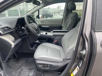 2023 Toyota Sienna, $42500. Photo 9