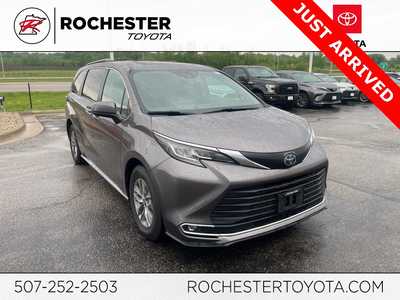 2023 Toyota Sienna, $42500. Photo 1