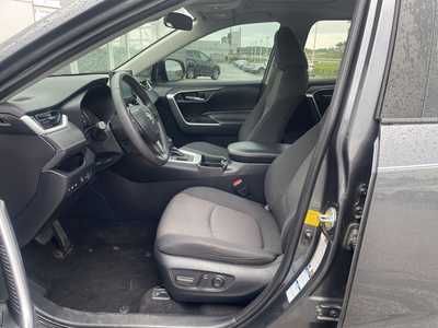 2020 Toyota RAV4, $28000. Photo 9