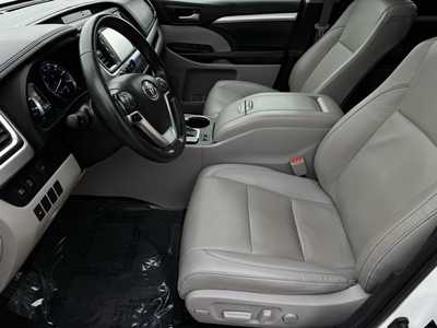 2019 Toyota Highlander, $26500. Photo 5