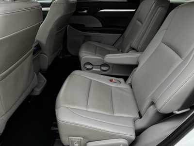 2019 Toyota Highlander, $26500. Photo 7