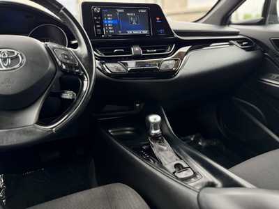 2018 Toyota C-HR, $16300. Photo 11
