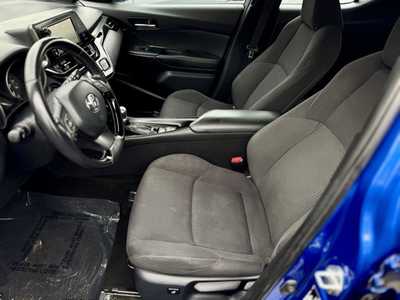 2018 Toyota C-HR, $16300. Photo 4